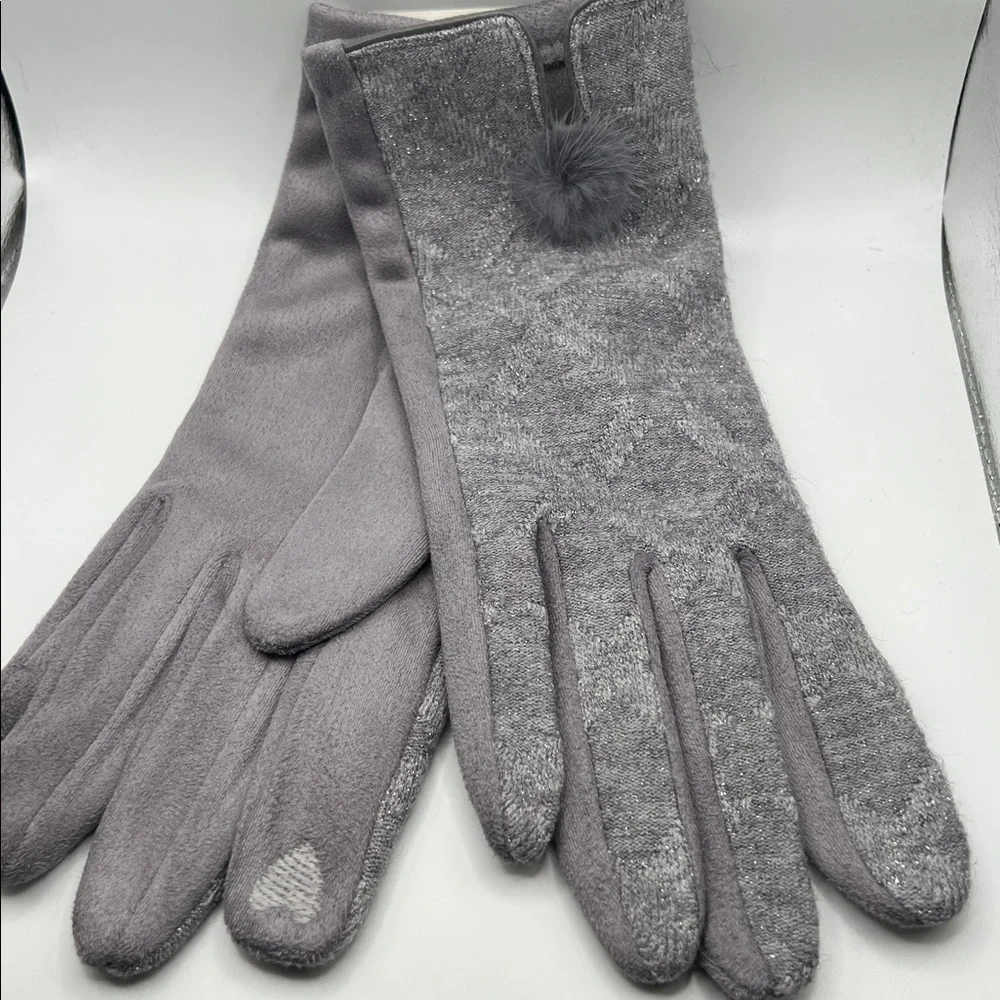 715. Elegant Gloves with Pom Pom